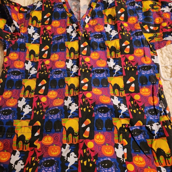 1008 scrub top Med+wear medium  p2p 23.5 - Picture 2 of 3
